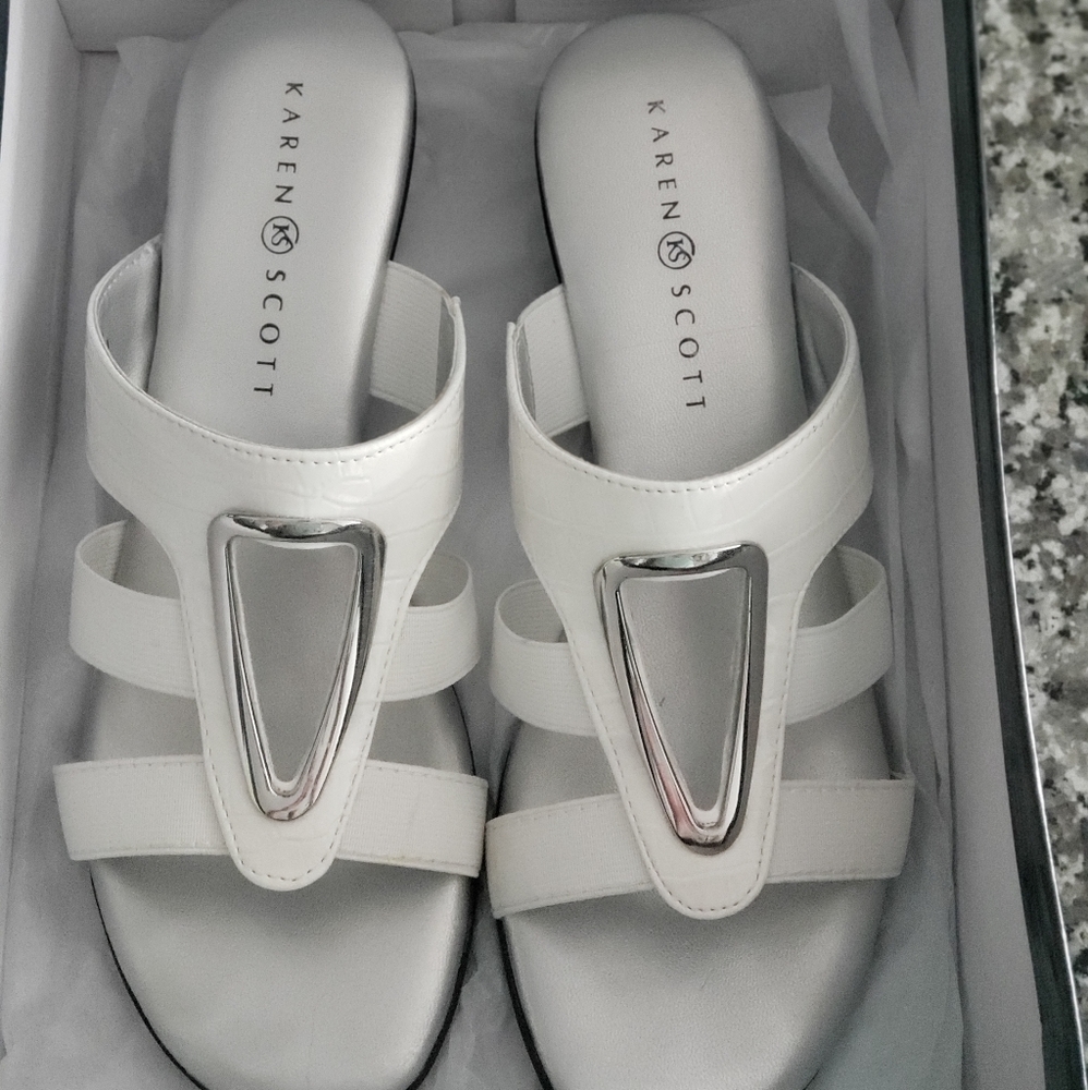 Karen Scott Sandals